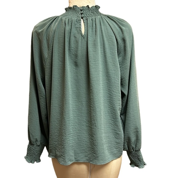 Nine West Long Sleeve Smocked Top in Signature Green XXL - Picture 4 of 11